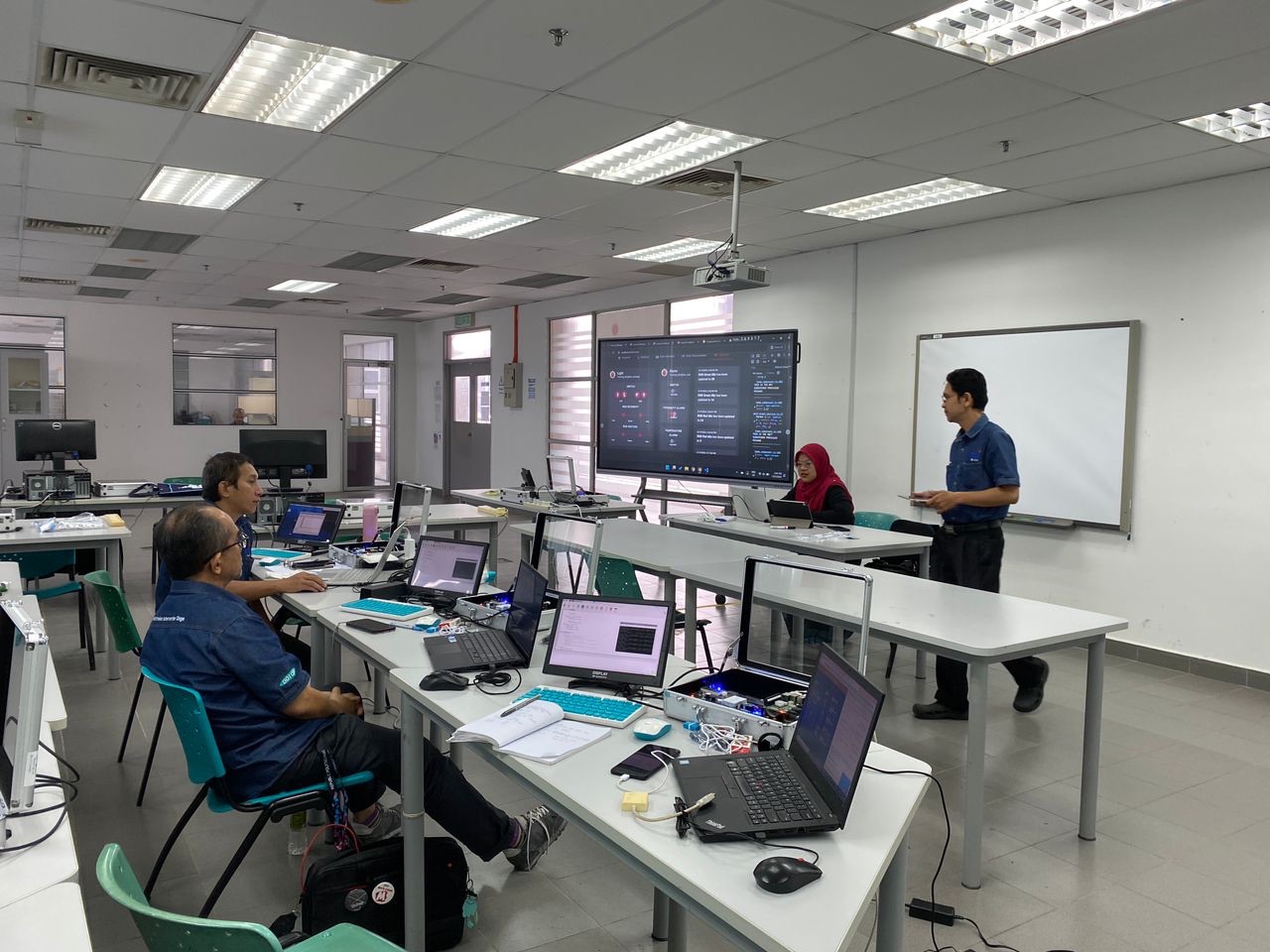 How IoT Projects in Universities Can Become a Commercial Success