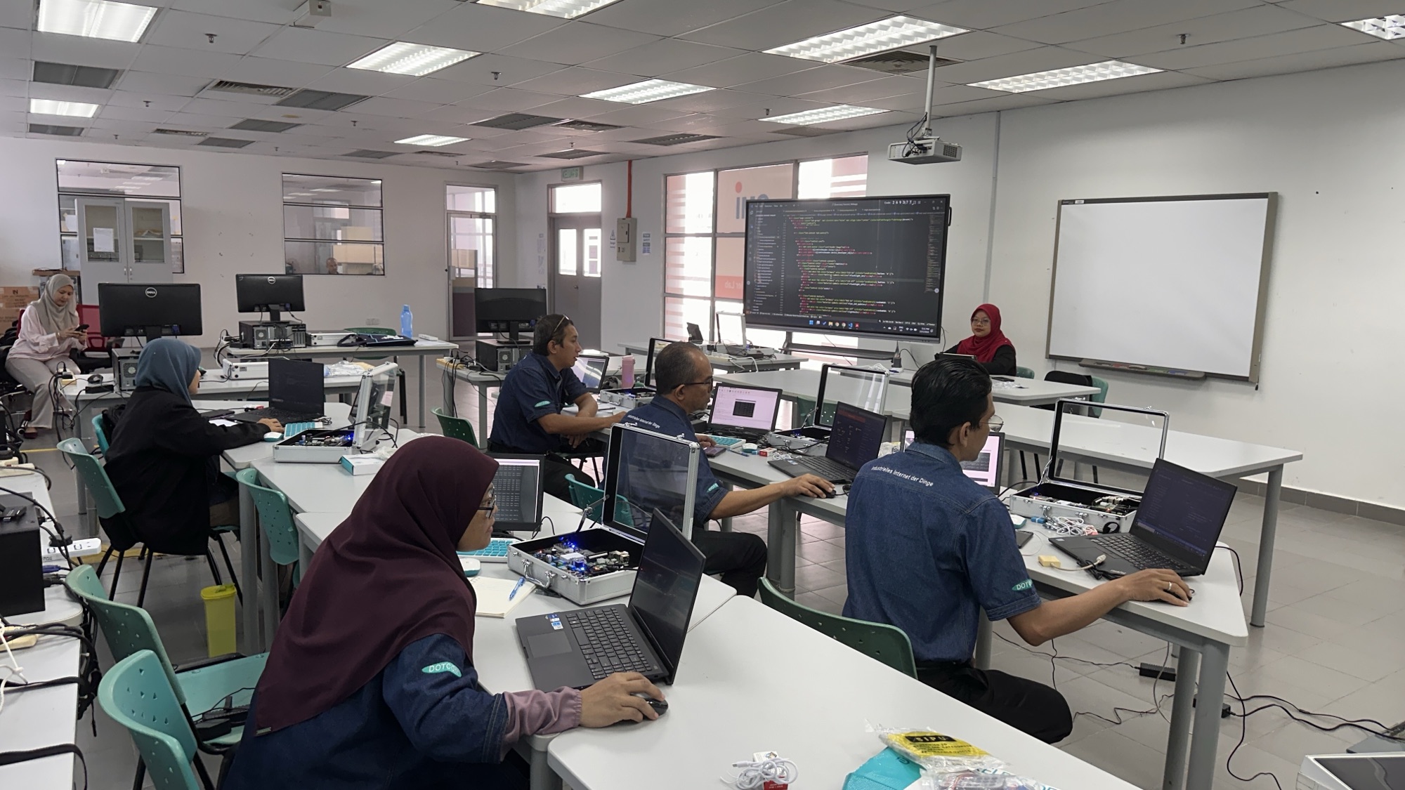 From Fundamental to Advanced IoT Training